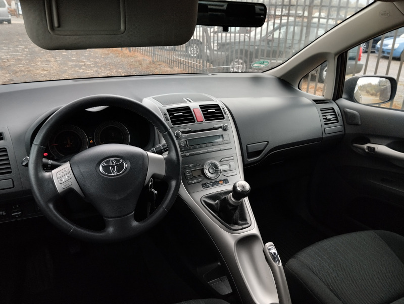 Toyota Auris 1.4 VVT-i , снимка 14 - Автомобили и джипове - 46472401