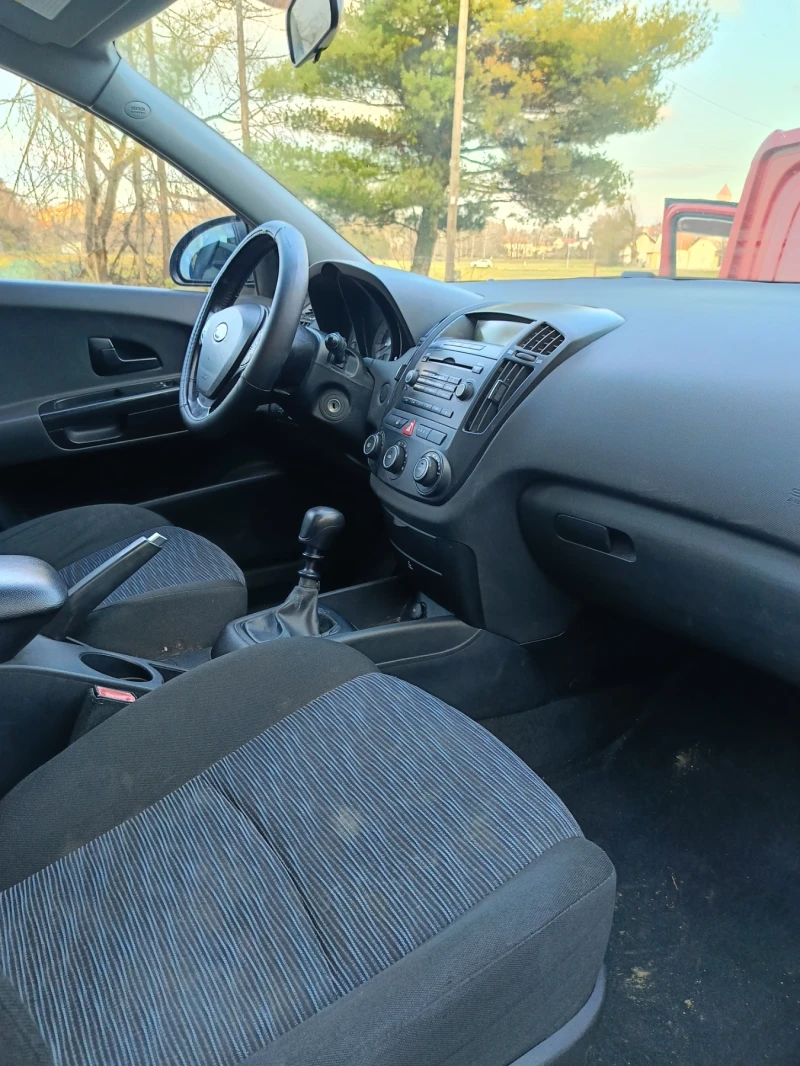 Kia Ceed 1.6 i, снимка 5 - Автомобили и джипове - 48330426