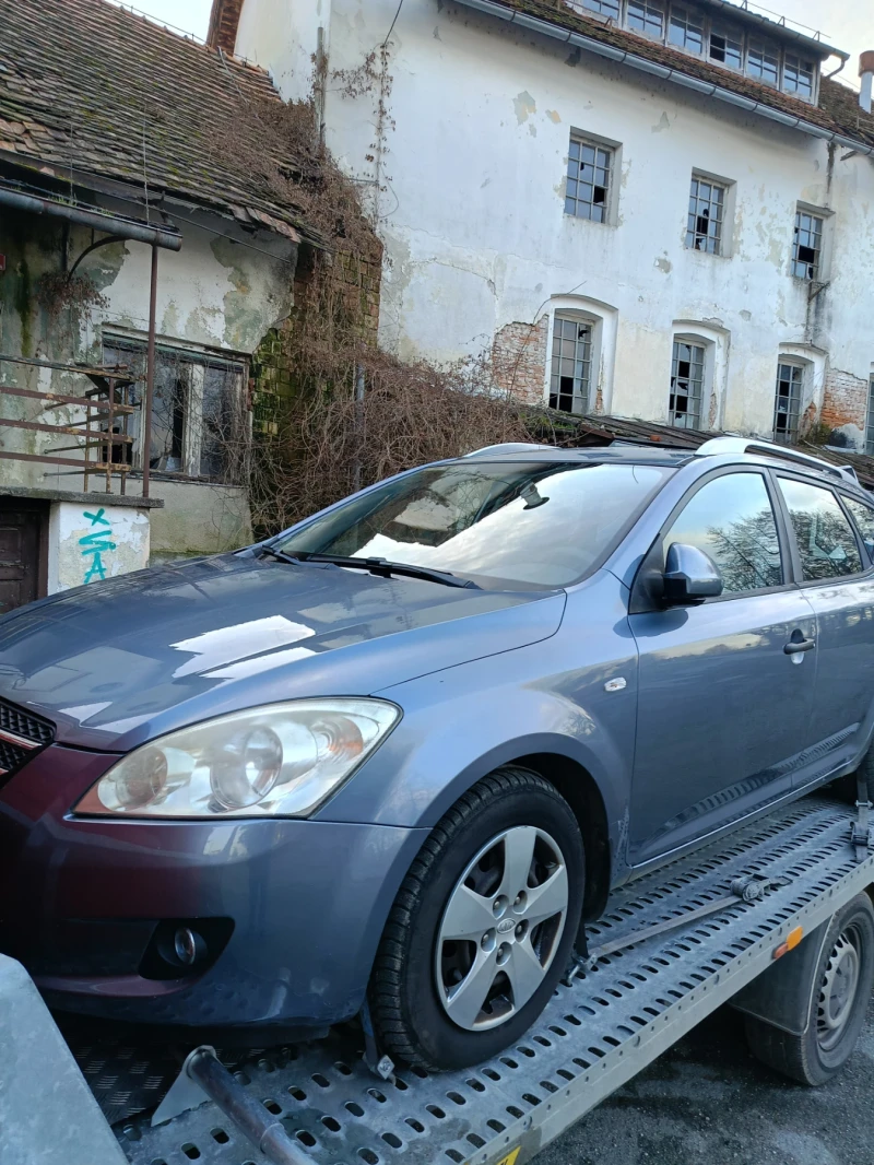 Kia Ceed 1.6 i, снимка 4 - Автомобили и джипове - 48330426