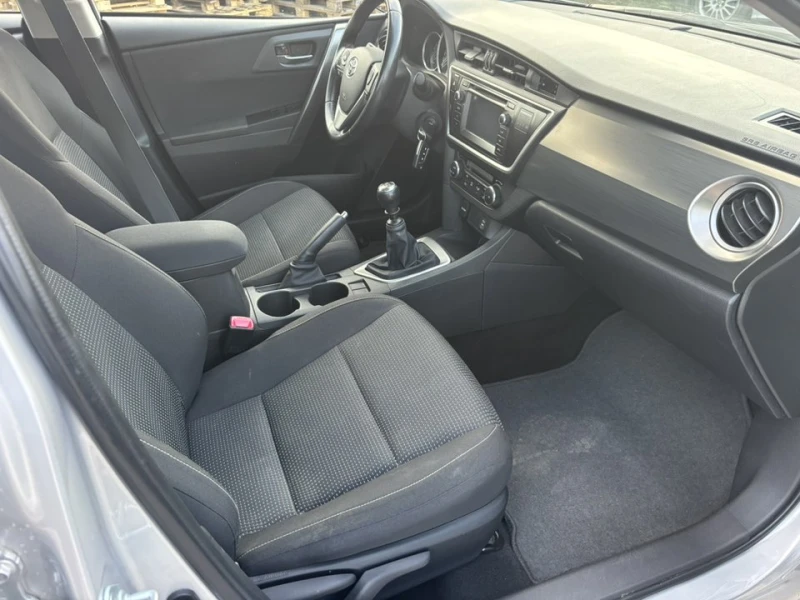 Toyota Auris 1.6 БЕНЗИН  EURO5 , снимка 12 - Автомобили и джипове - 51540226