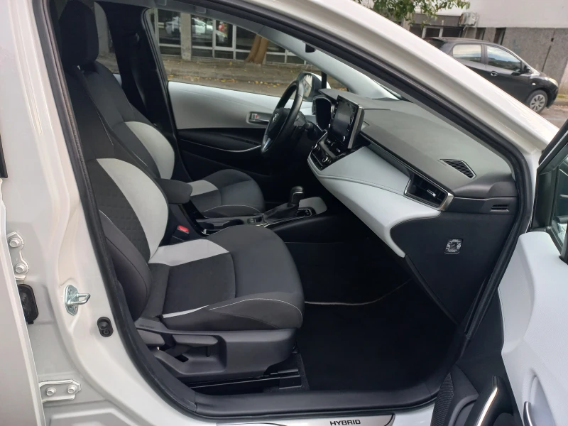 Toyota Corolla 2.0  Hybrid  Club, снимка 10 - Автомобили и джипове - 52516200