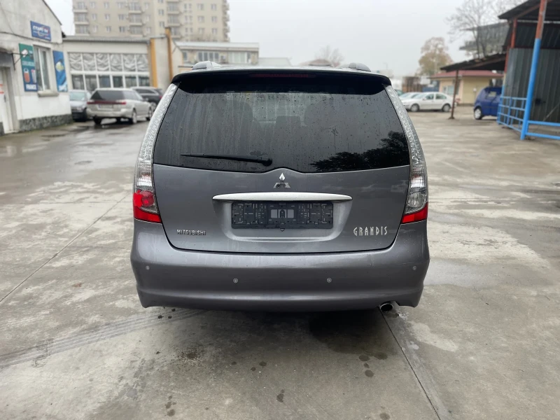Mitsubishi Grandis 2.4 Бензин , снимка 9 - Автомобили и джипове - 53484811