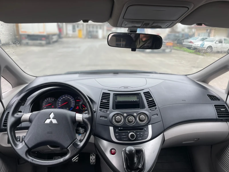 Mitsubishi Grandis 2.4 Бензин , снимка 6 - Автомобили и джипове - 53484811