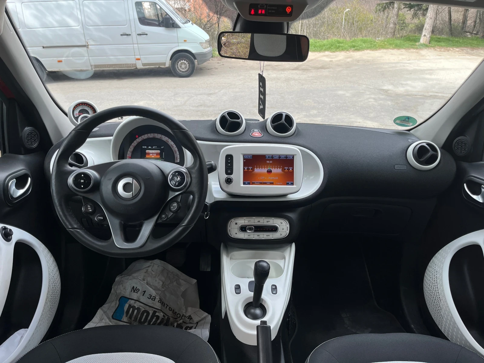 Smart Forfour EQ, снимка 14 - Автомобили и джипове - 53921534
