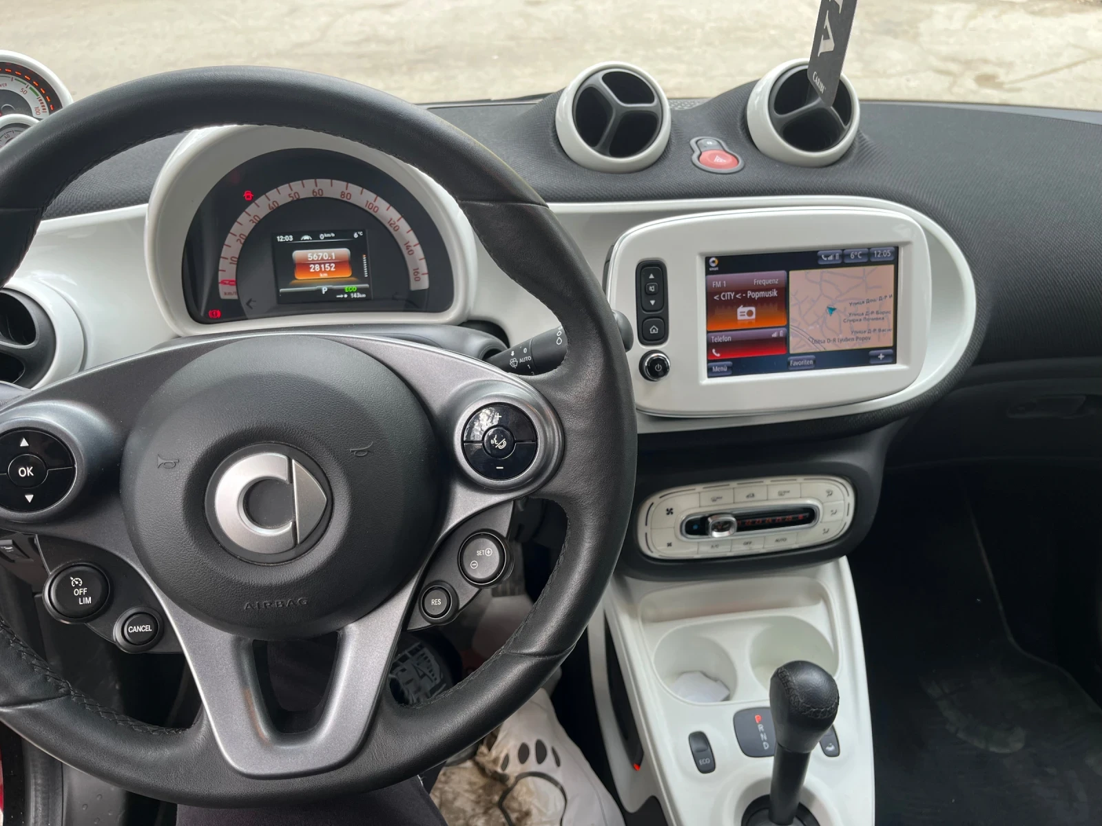 Smart Forfour EQ, снимка 10 - Автомобили и джипове - 53921534