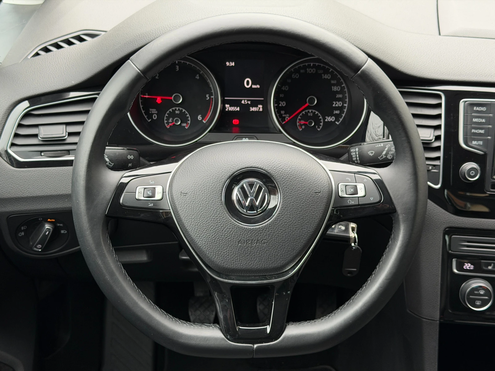 VW Golf 2.0TDI* СЕРВИЗНА КНИЖКА С ПЪЛНА ИСТОРИЯ В VW, снимка 9 - Автомобили и джипове - 54026060