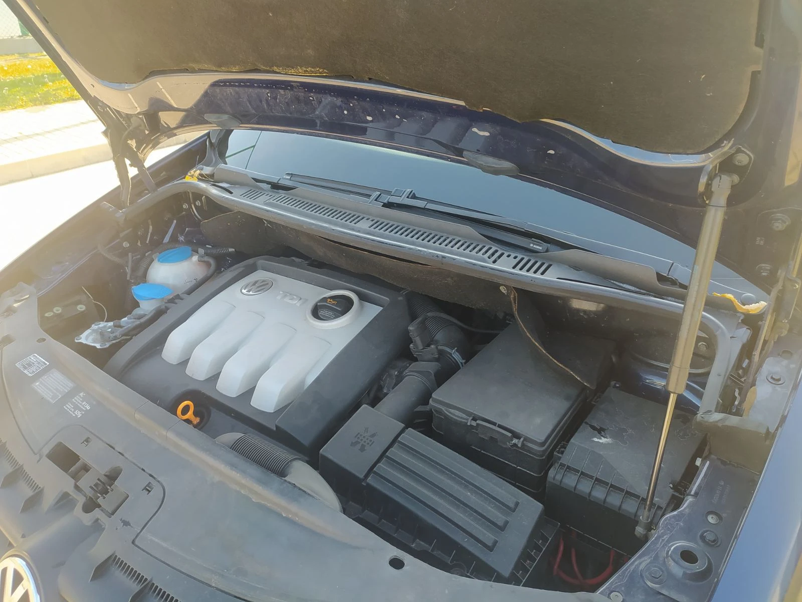 VW Touran 1, 9 TDI, снимка 8 - Автомобили и джипове - 54103803