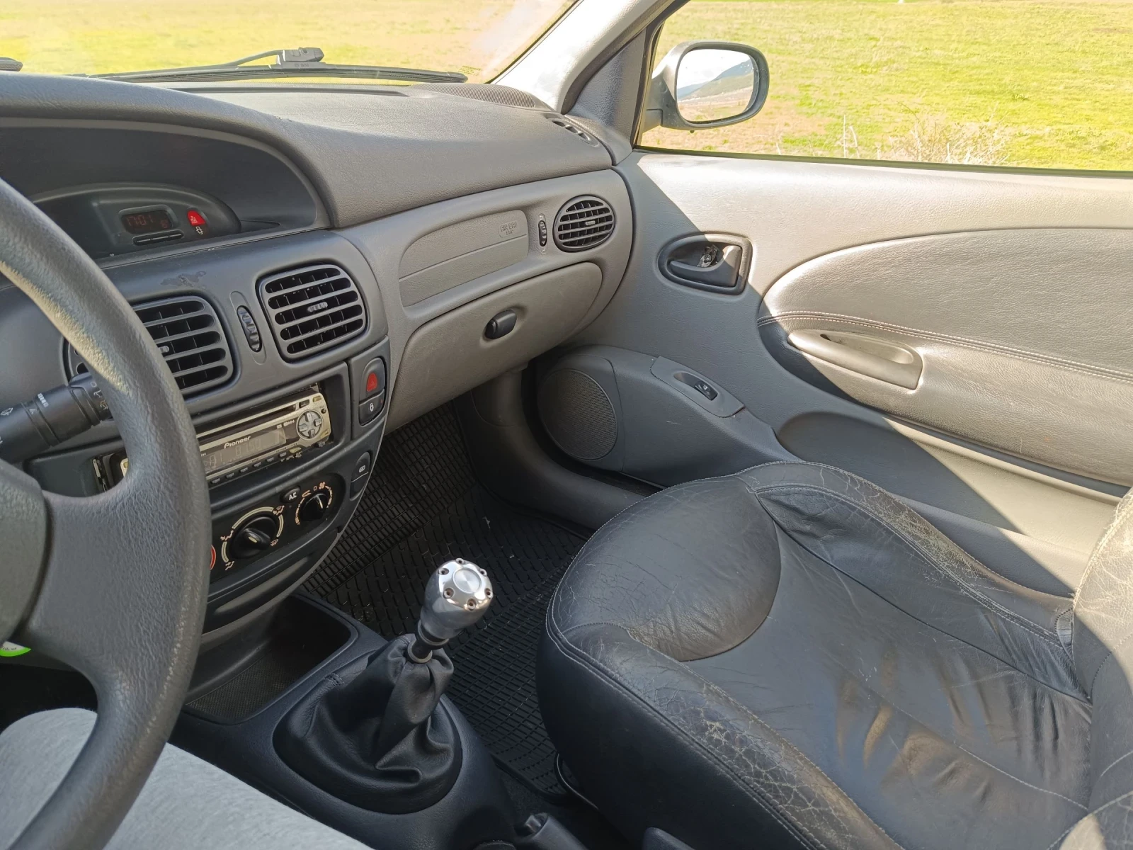 Renault Megane Coach 1.6 16v, снимка 12 - Автомобили и джипове - 54158920