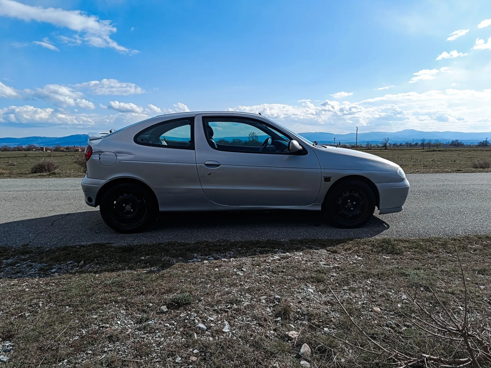 Renault Megane Coach 1.6 16v, снимка 3 - Автомобили и джипове - 54158920