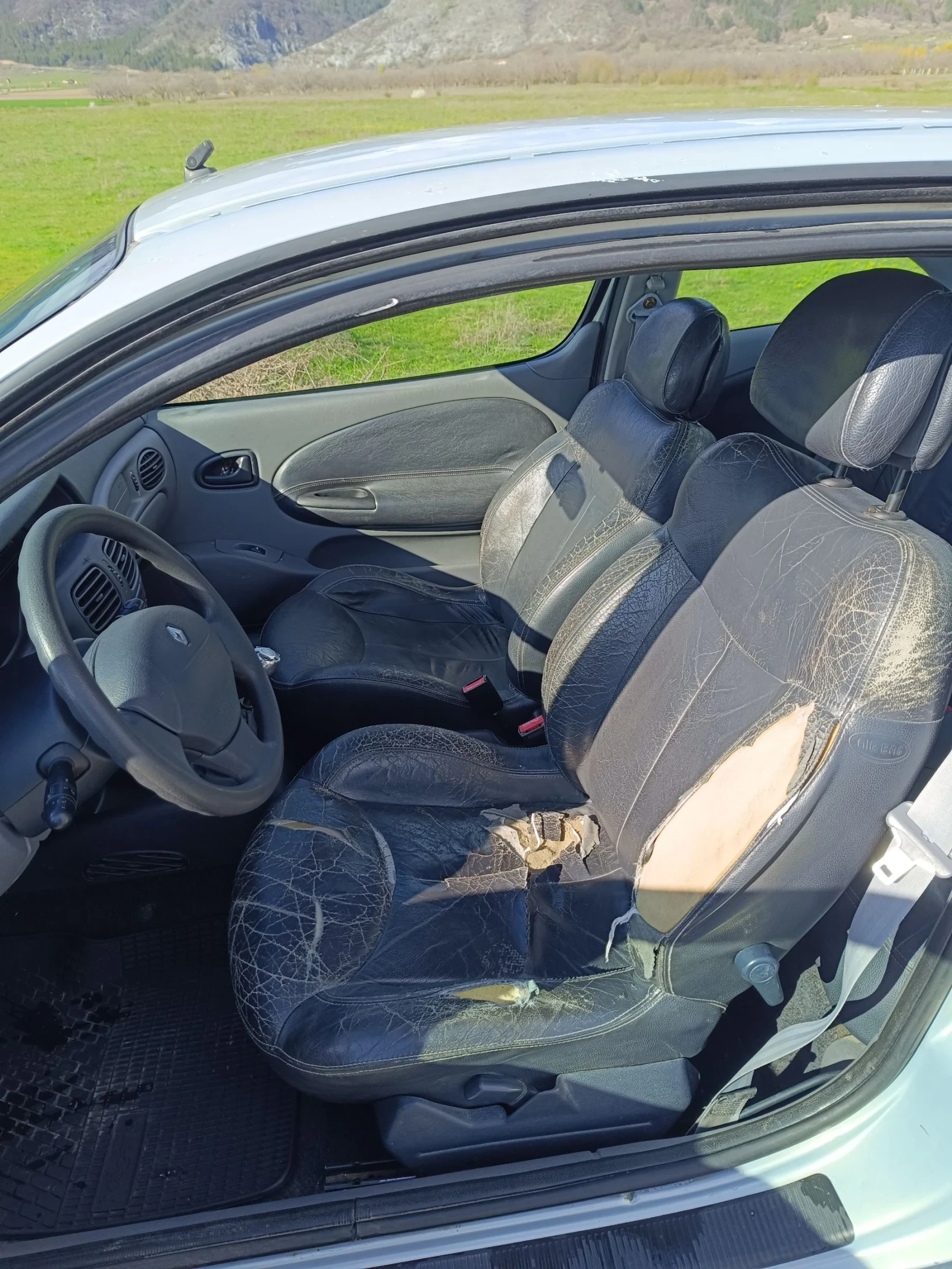 Renault Megane Coach 1.6 16v, снимка 10 - Автомобили и джипове - 54158920