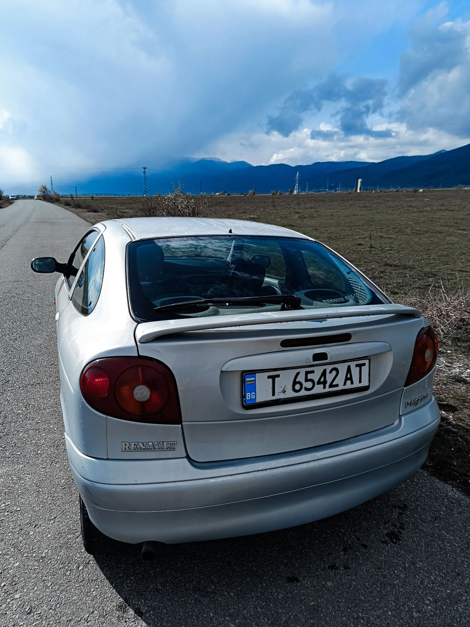 Renault Megane Coach 1.6 16v, снимка 2 - Автомобили и джипове - 54158920