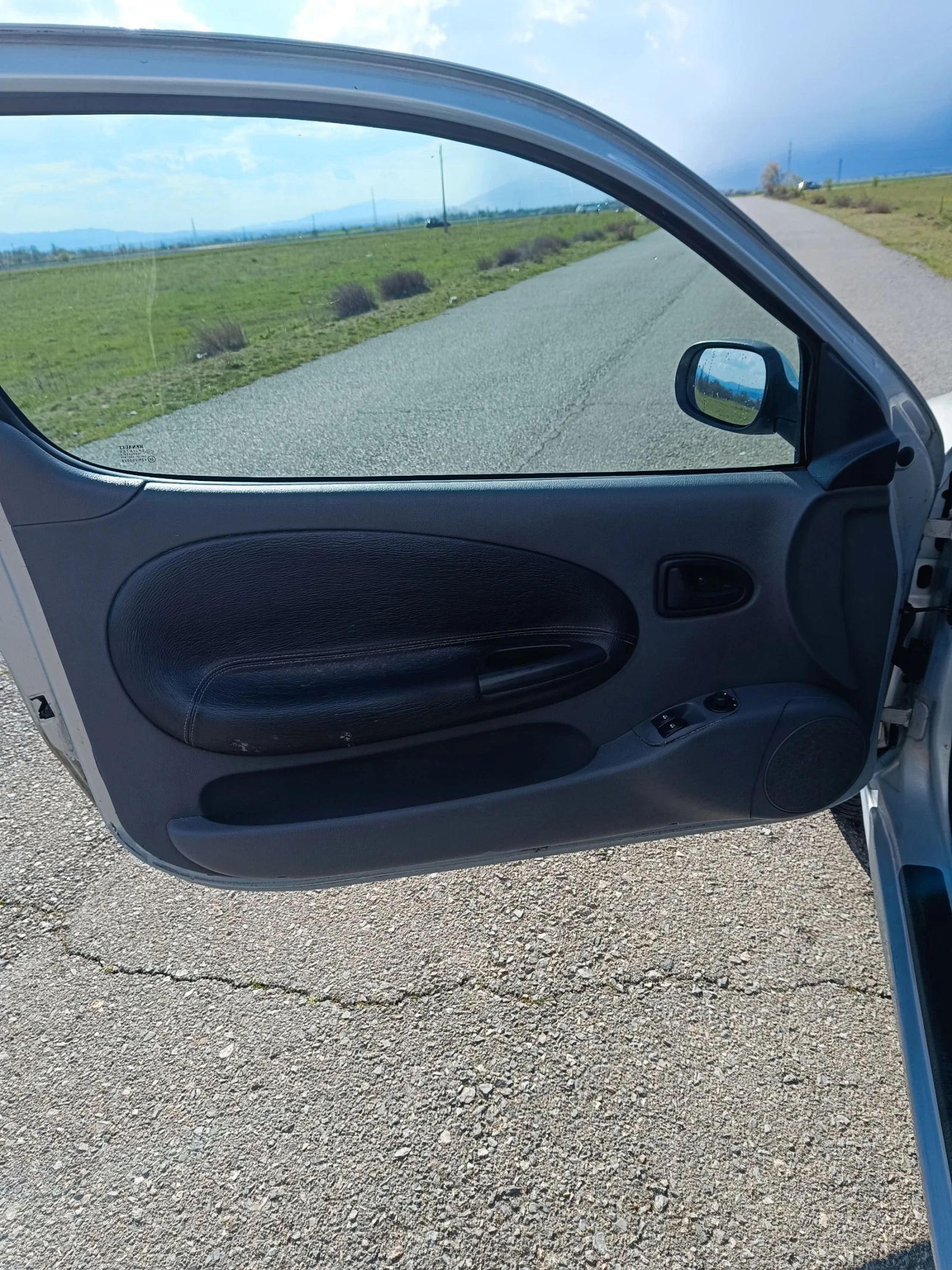 Renault Megane Coach 1.6 16v, снимка 9 - Автомобили и джипове - 54158920