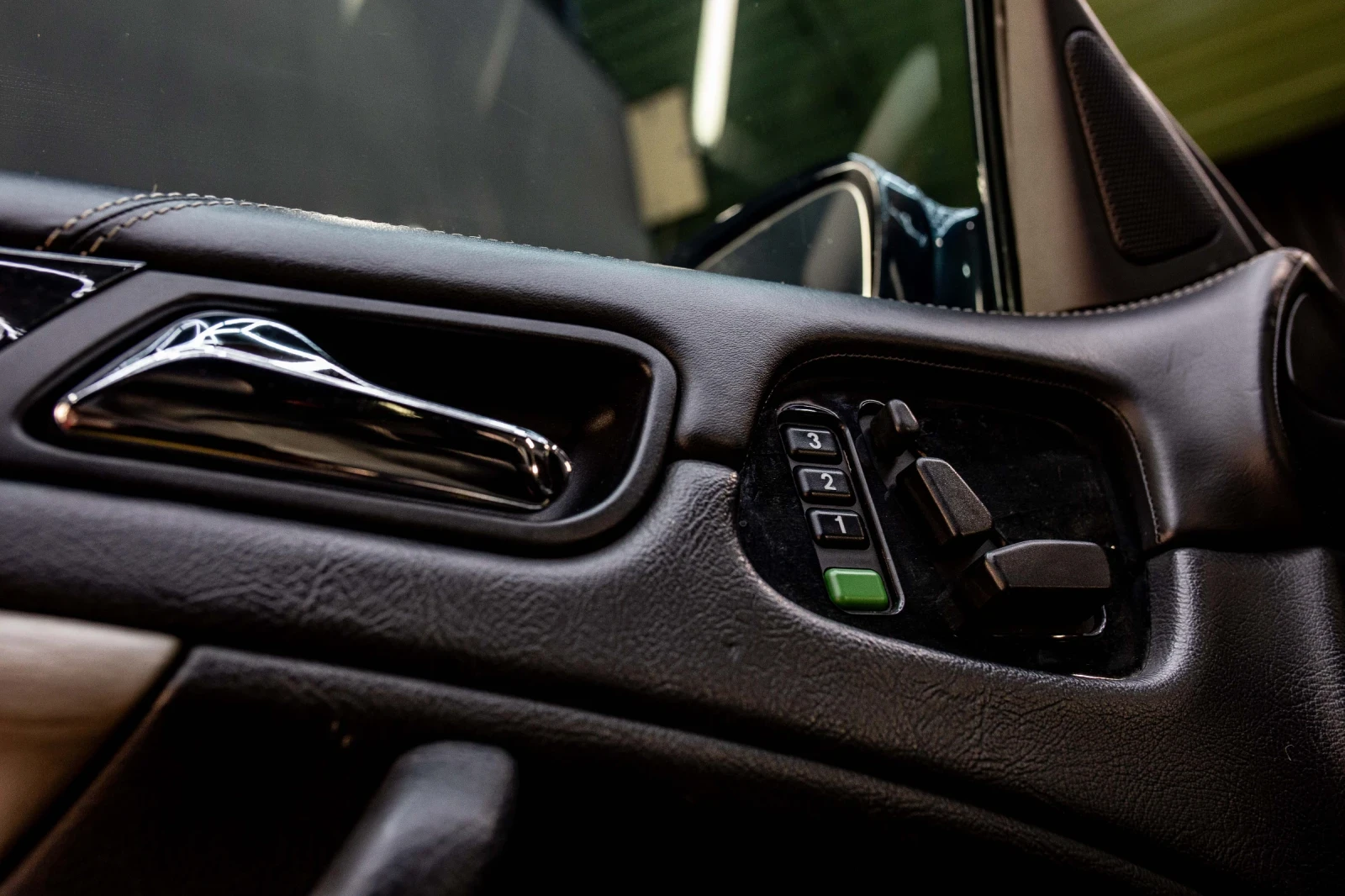 Mercedes-Benz CLK 430, снимка 14 - Автомобили и джипове - 54195813