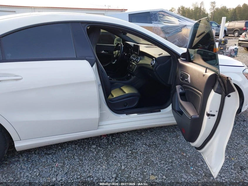 Mercedes-Benz CLA 250 КОЖА* ПОДГРЕВ* ПАНО* ВИДЕО, снимка 5 - Автомобили и джипове - 54942789