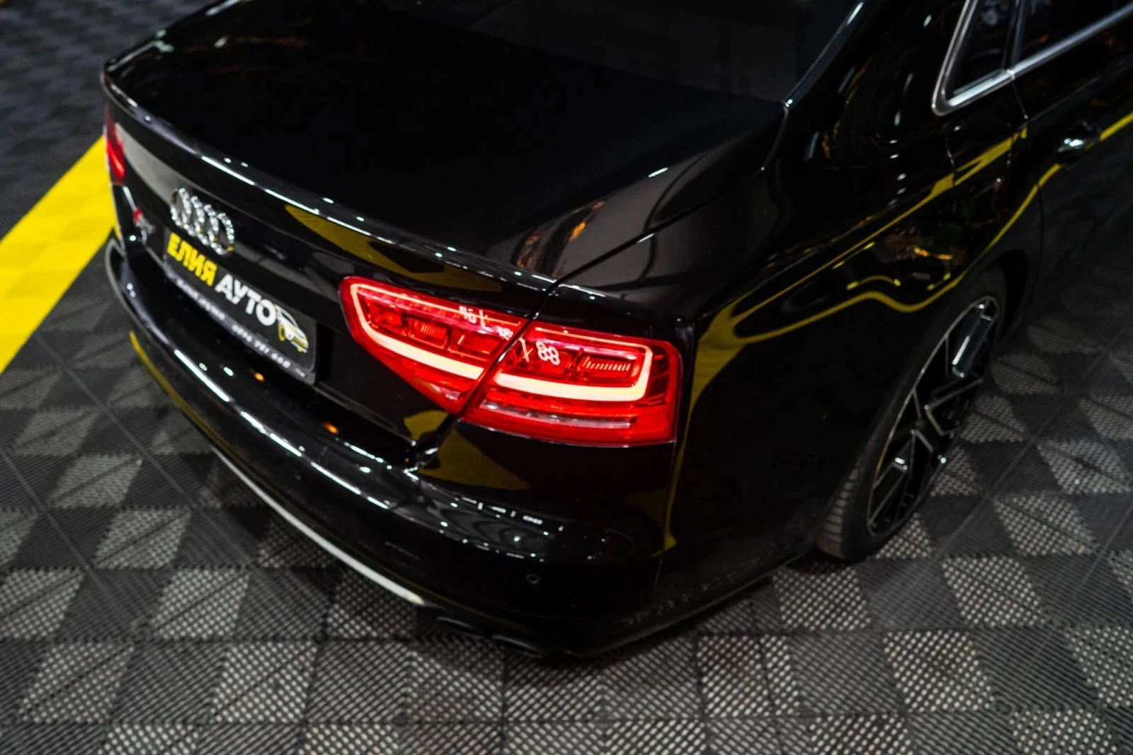 Audi S8 4.0 V8 LED NAVI CARBON BOSE ЛИЗИНГ 100%, снимка 9 - Автомобили и джипове - 55013107