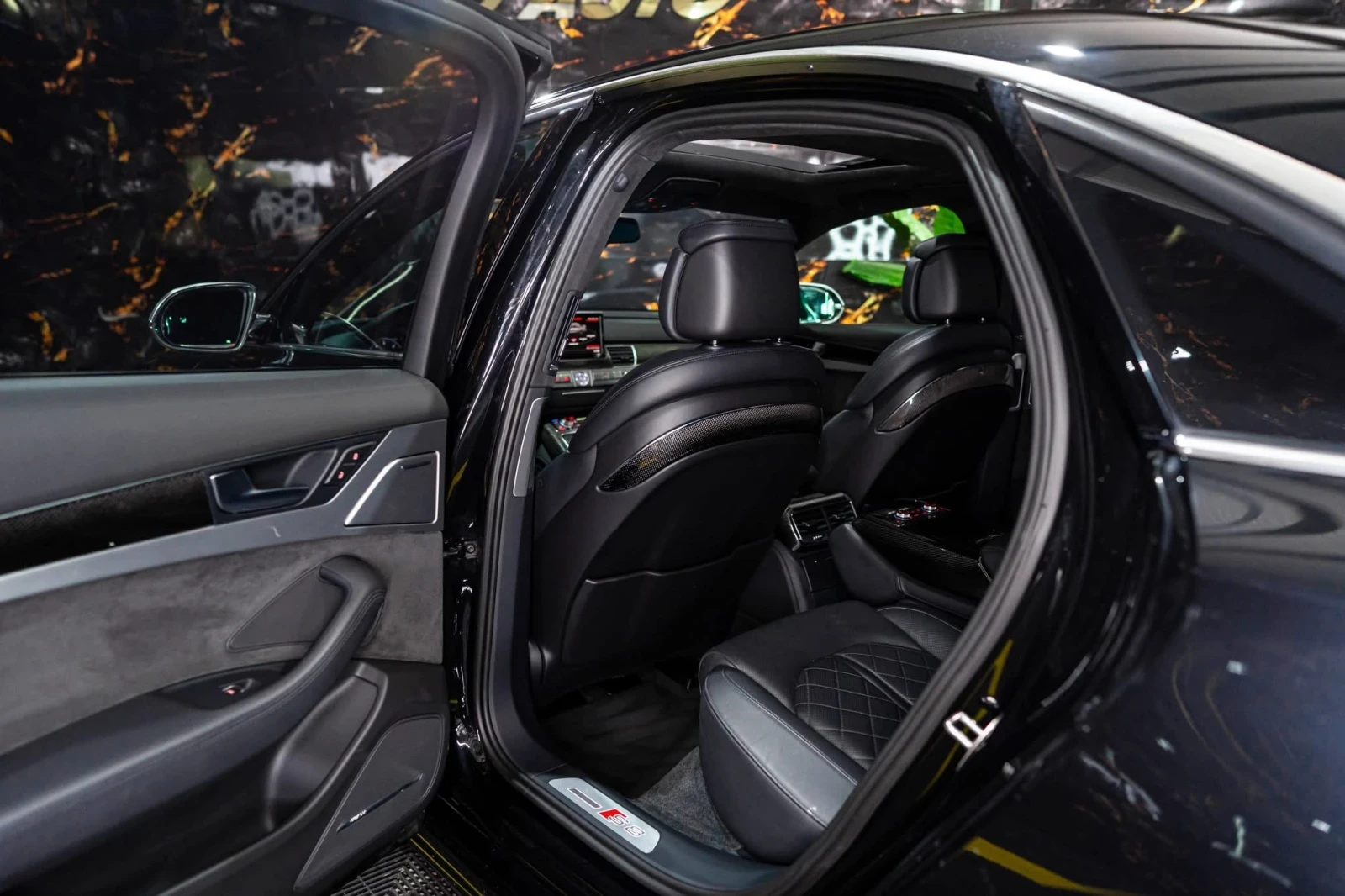 Audi S8 4.0 V8 LED NAVI CARBON BOSE ЛИЗИНГ 100%, снимка 15 - Автомобили и джипове - 55013107