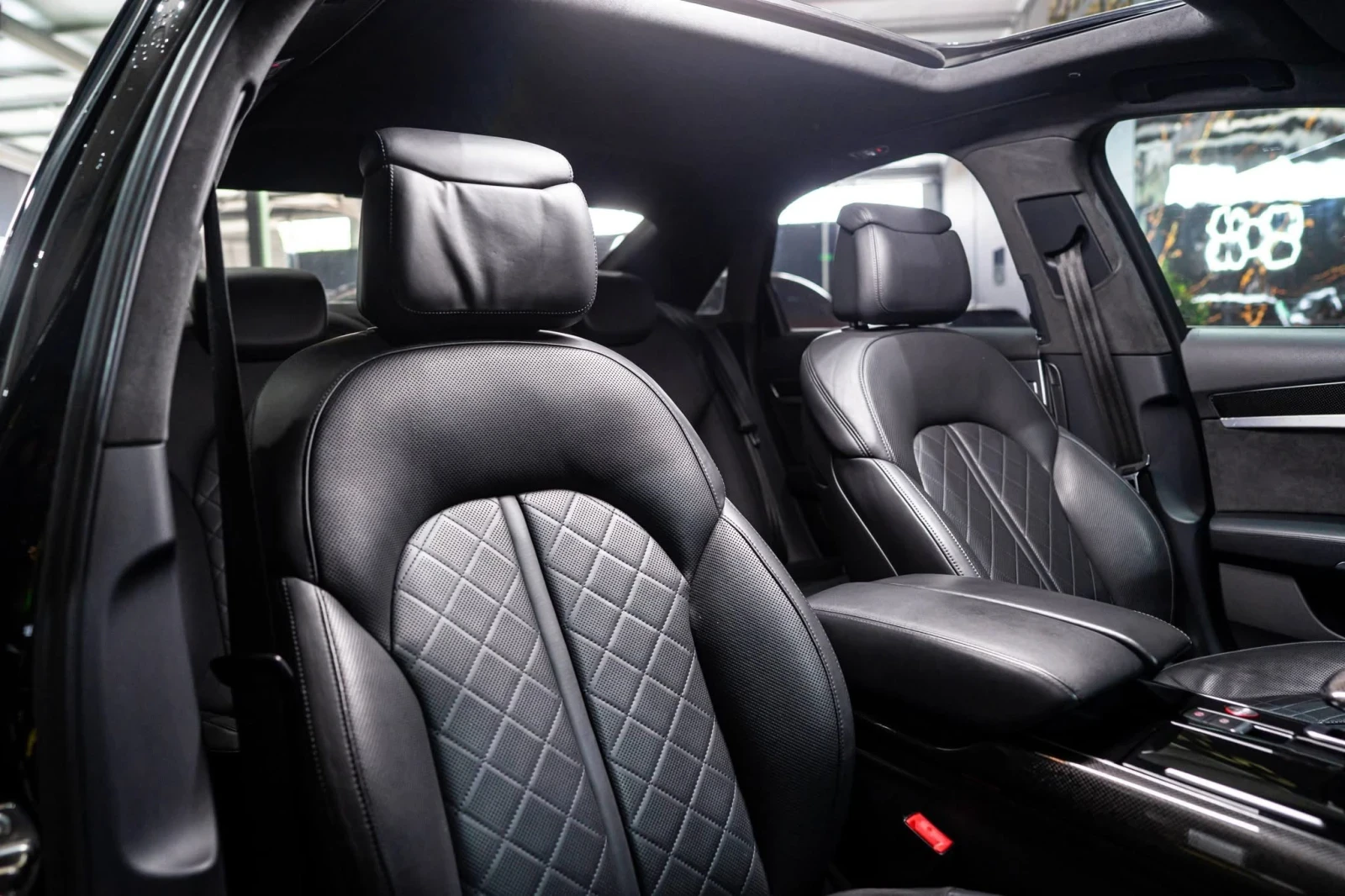 Audi S8 4.0 V8 LED NAVI CARBON BOSE ЛИЗИНГ 100%, снимка 14 - Автомобили и джипове - 55013107