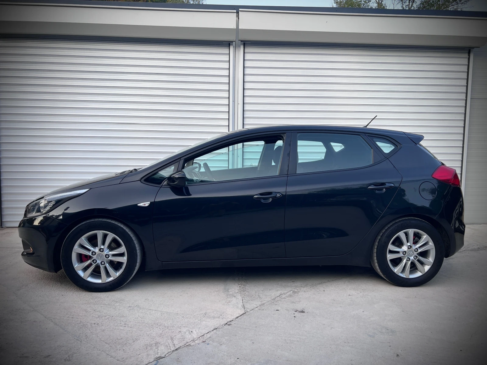 Kia Ceed 1.4i 16v, снимка 4 - Автомобили и джипове - 55182996