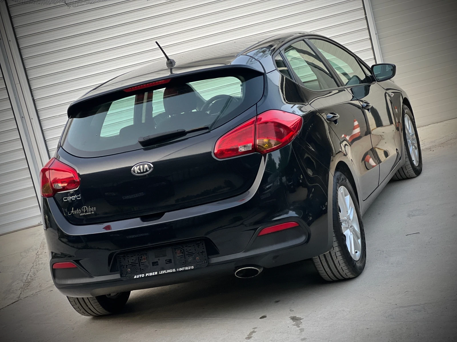 Kia Ceed 1.4i 16v, снимка 7 - Автомобили и джипове - 55182996