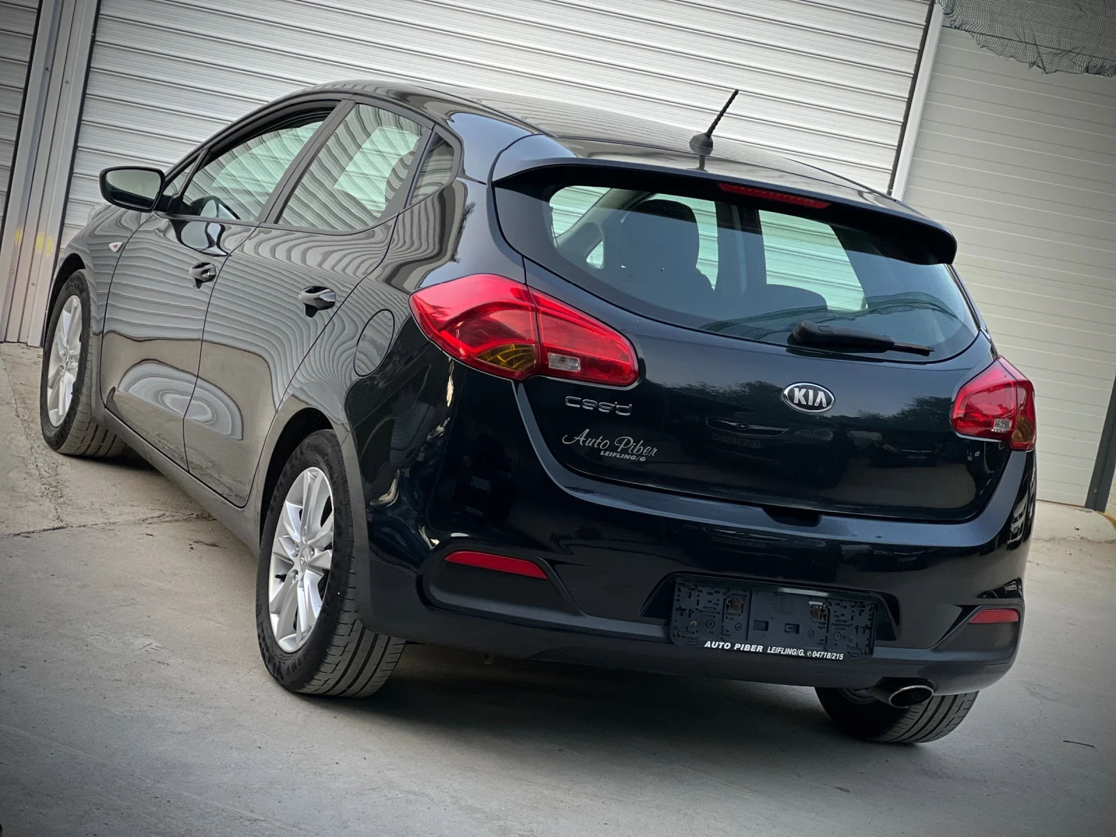 Kia Ceed 1.4i 16v, снимка 5 - Автомобили и джипове - 55182996