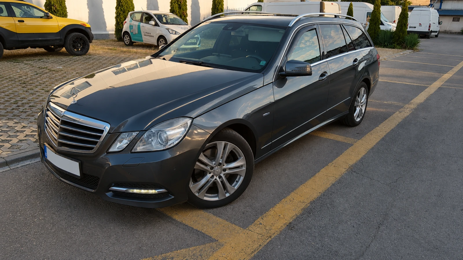 Mercedes-Benz E 220  AVANGARD, снимка 2 - Автомобили и джипове - 55618598