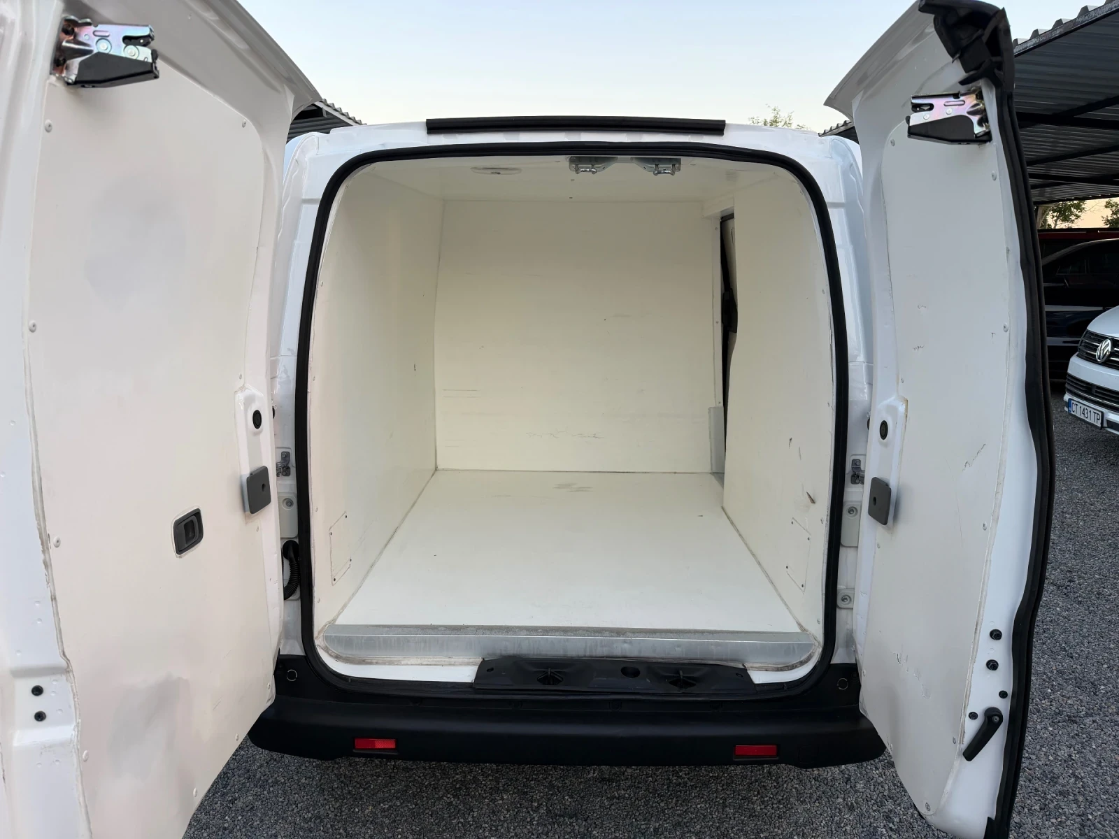 Nissan e-NV200 E-NV200 Hladilno 29hil.km., снимка 11 - Автомобили и джипове - 55694913