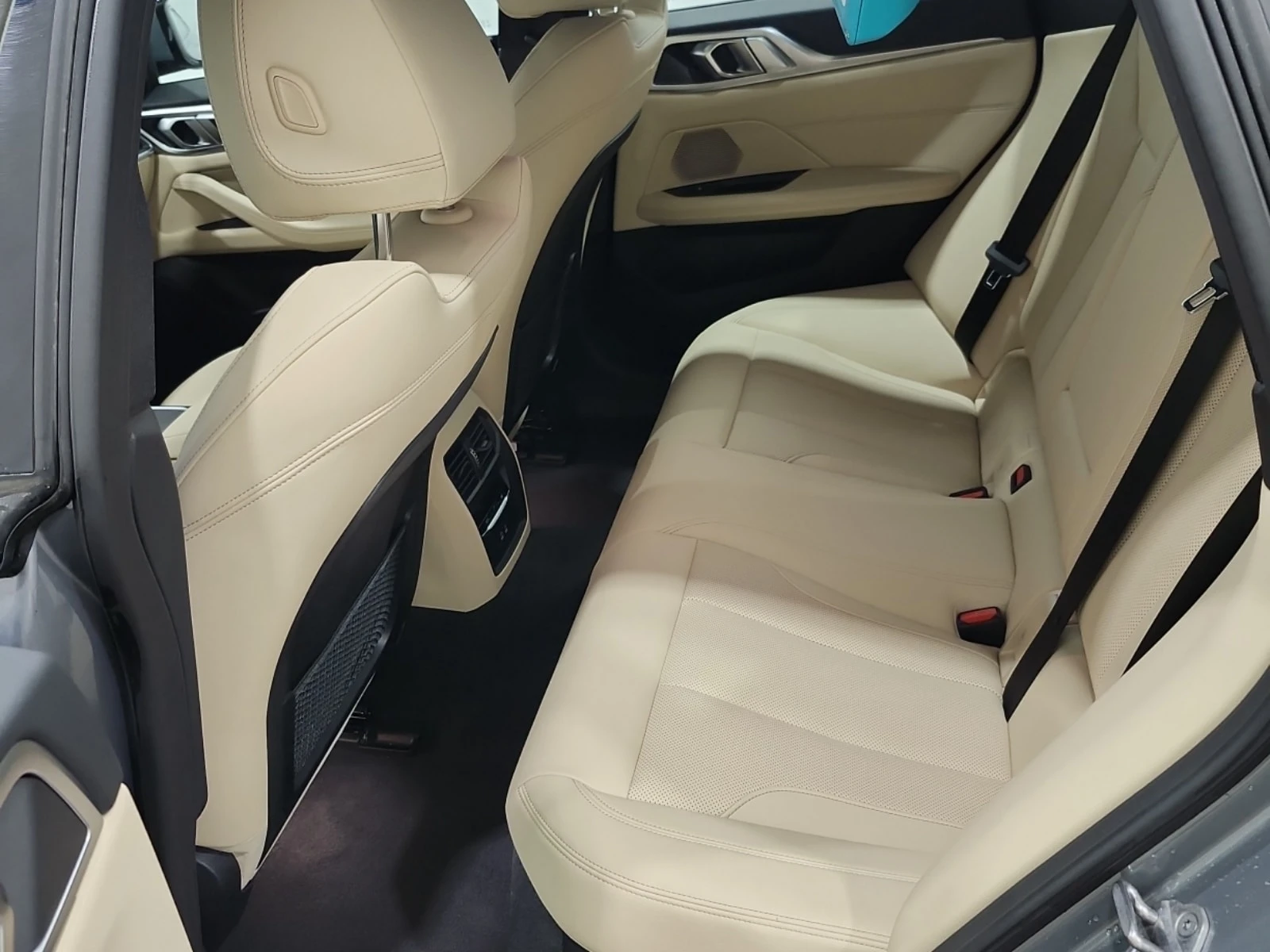 BMW i4 * EDRIVE35 * CARFAX *  | Mobile.bg � ����������� 10