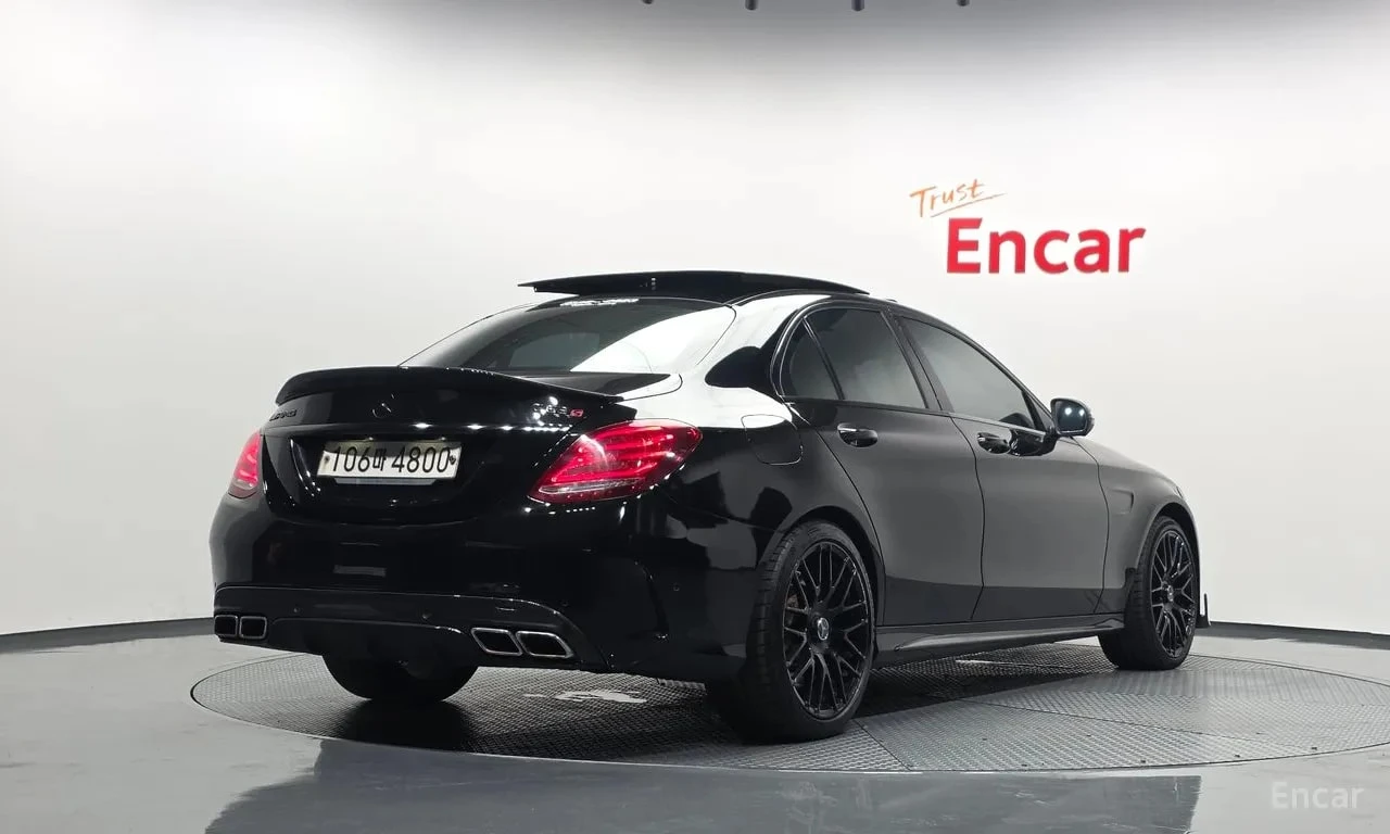 Mercedes-Benz C 63 AMG / S / BUCKET SEATS / BURMESTER / PANO / АВТОКРЕДИТ, снимка 2 - Автомобили и джипове - 56131153