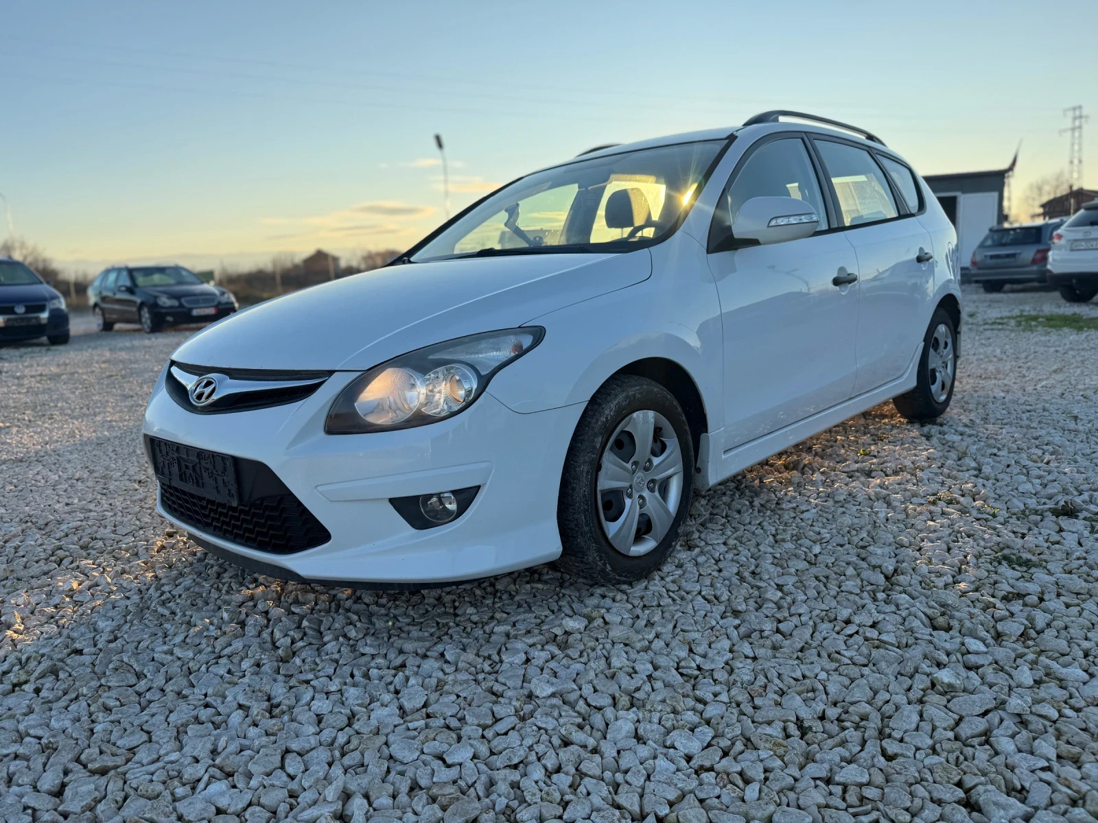 Hyundai I30 1.6, снимка 3 - Автомобили и джипове - 56175747