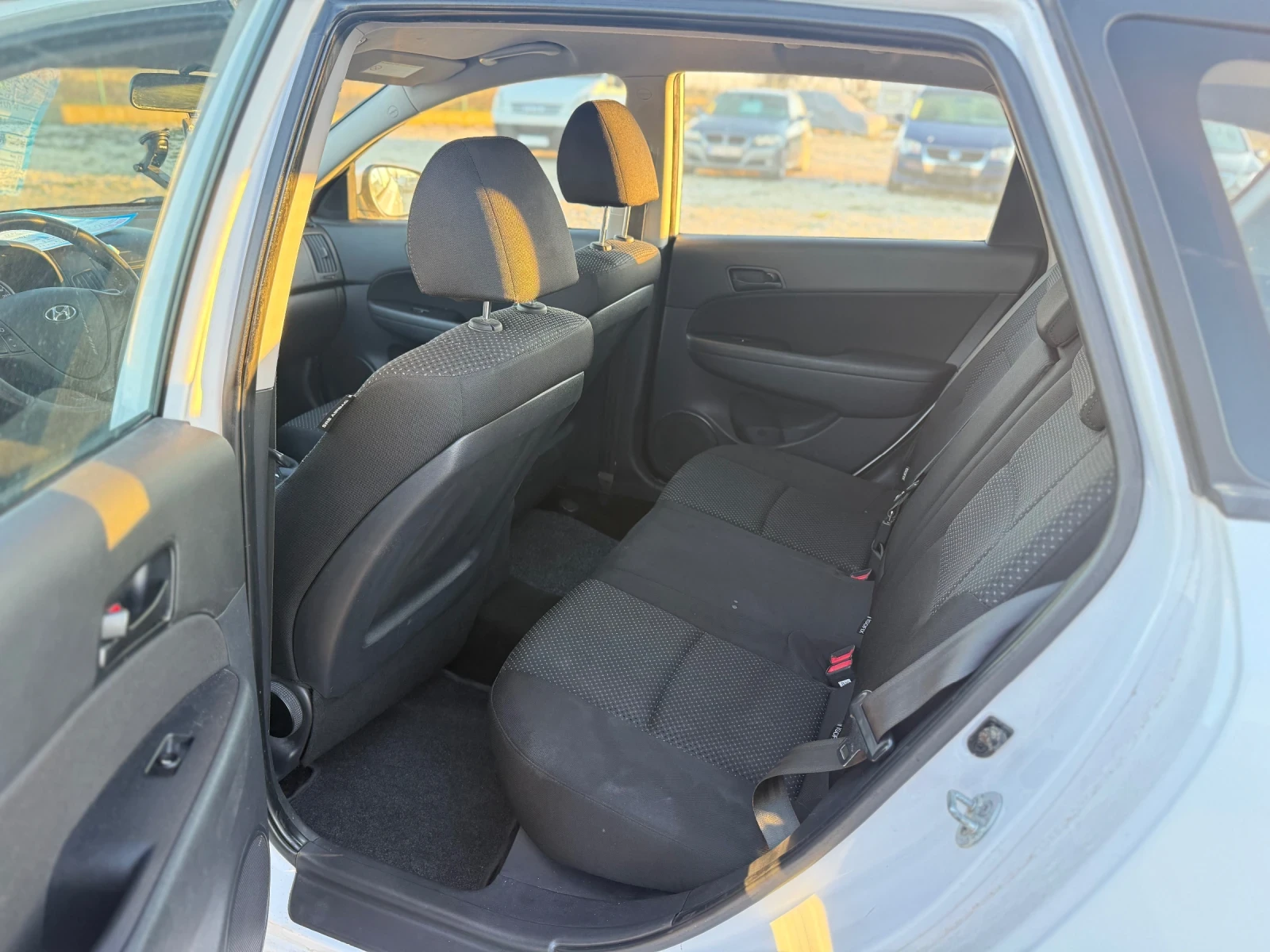 Hyundai I30 1.6, снимка 8 - Автомобили и джипове - 56175747