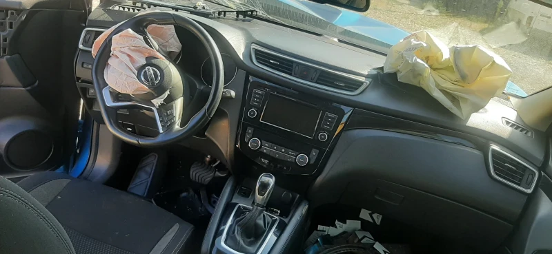 Nissan Qashqai 1.3 i, снимка 4 - Автомобили и джипове - 51352673