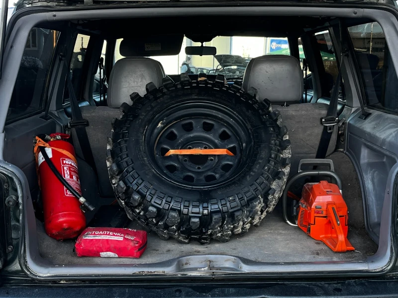 Jeep Cherokee, снимка 13 - Автомобили и джипове - 53117455