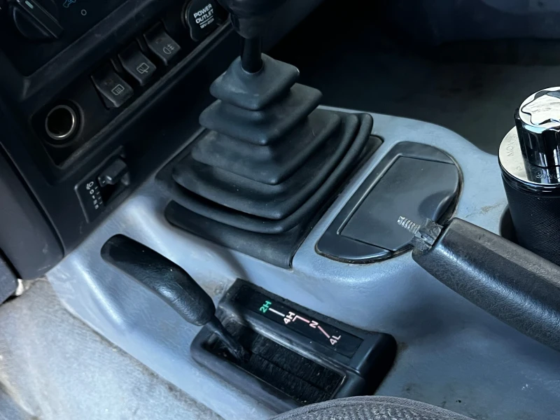 Jeep Cherokee, снимка 11 - Автомобили и джипове - 53117455