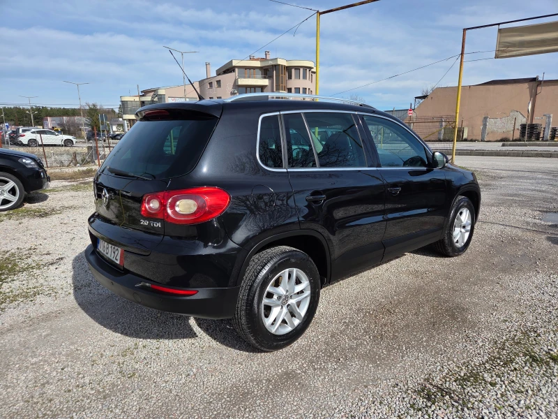 VW Tiguan 2.0TDI4x4 NAVI кожа, снимка 4 - Автомобили и джипове - 53536973