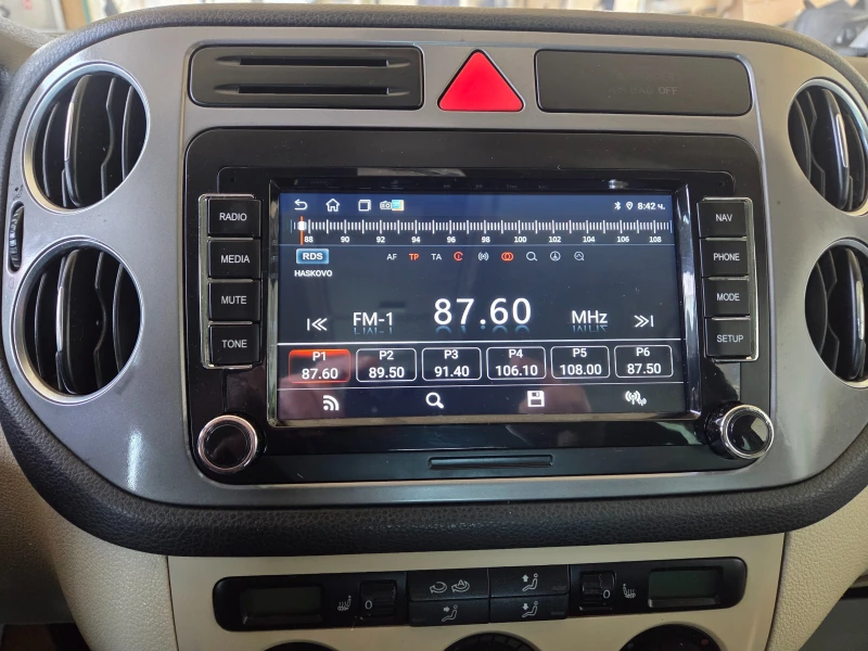 VW Tiguan 2.0TDI4x4 NAVI кожа, снимка 9 - Автомобили и джипове - 53536973