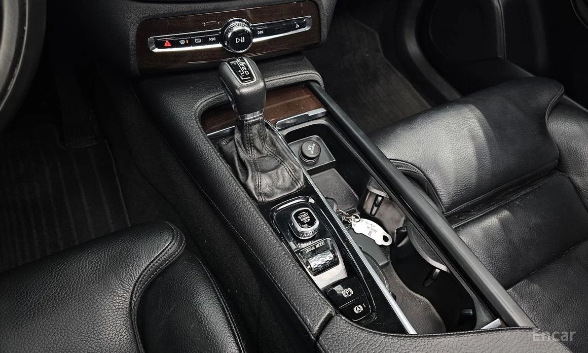 Volvo Xc90 * T6* MOMENTUM* КОЖА* ПОДГРЕВ* ПАНОРАМА* HEAD-UP* , снимка 8 - Автомобили и джипове - 54129372