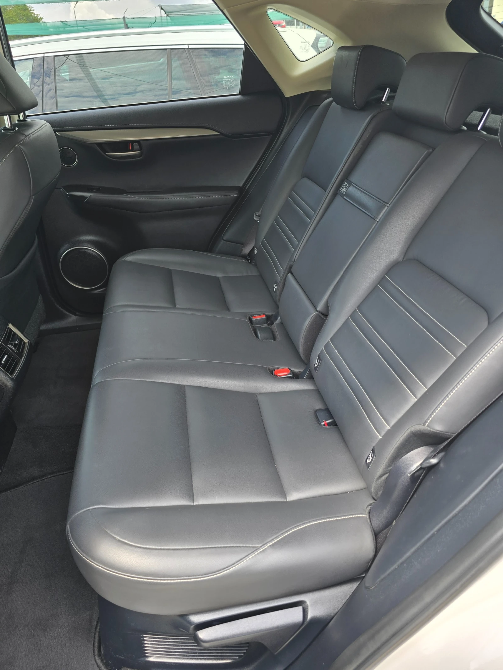 Lexus NX 300h 2.5HYBRID/4X4/197к.с/СЕРВИЗНА ИСТОРИЯ/ШВЕЙЦ., снимка 15 - Автомобили и джипове - 54634981