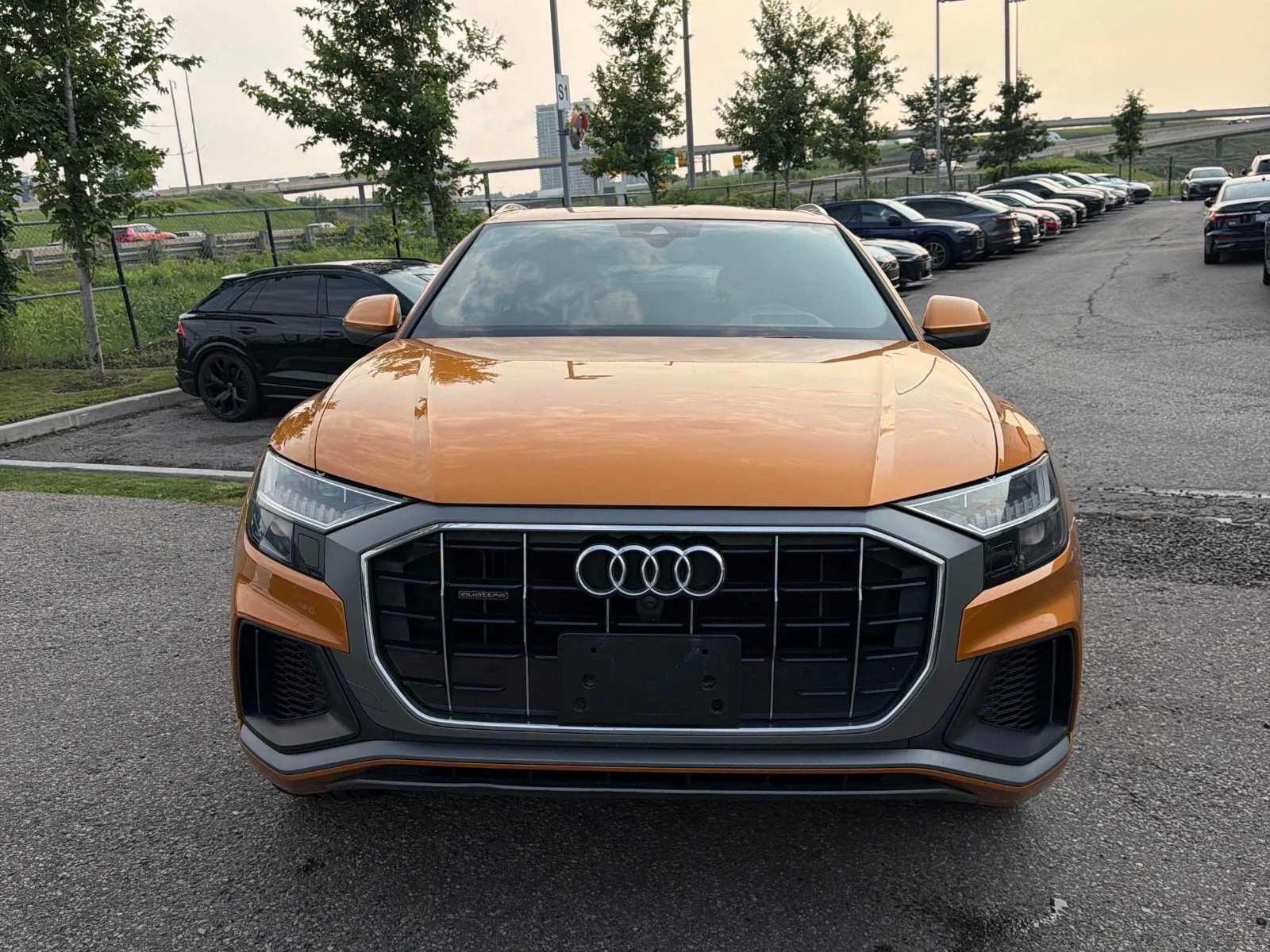 Audi Q8 TECHNIK* 360* ОБДУХ* PANO* HUD, снимка 5 - Автомобили и джипове - 55532973