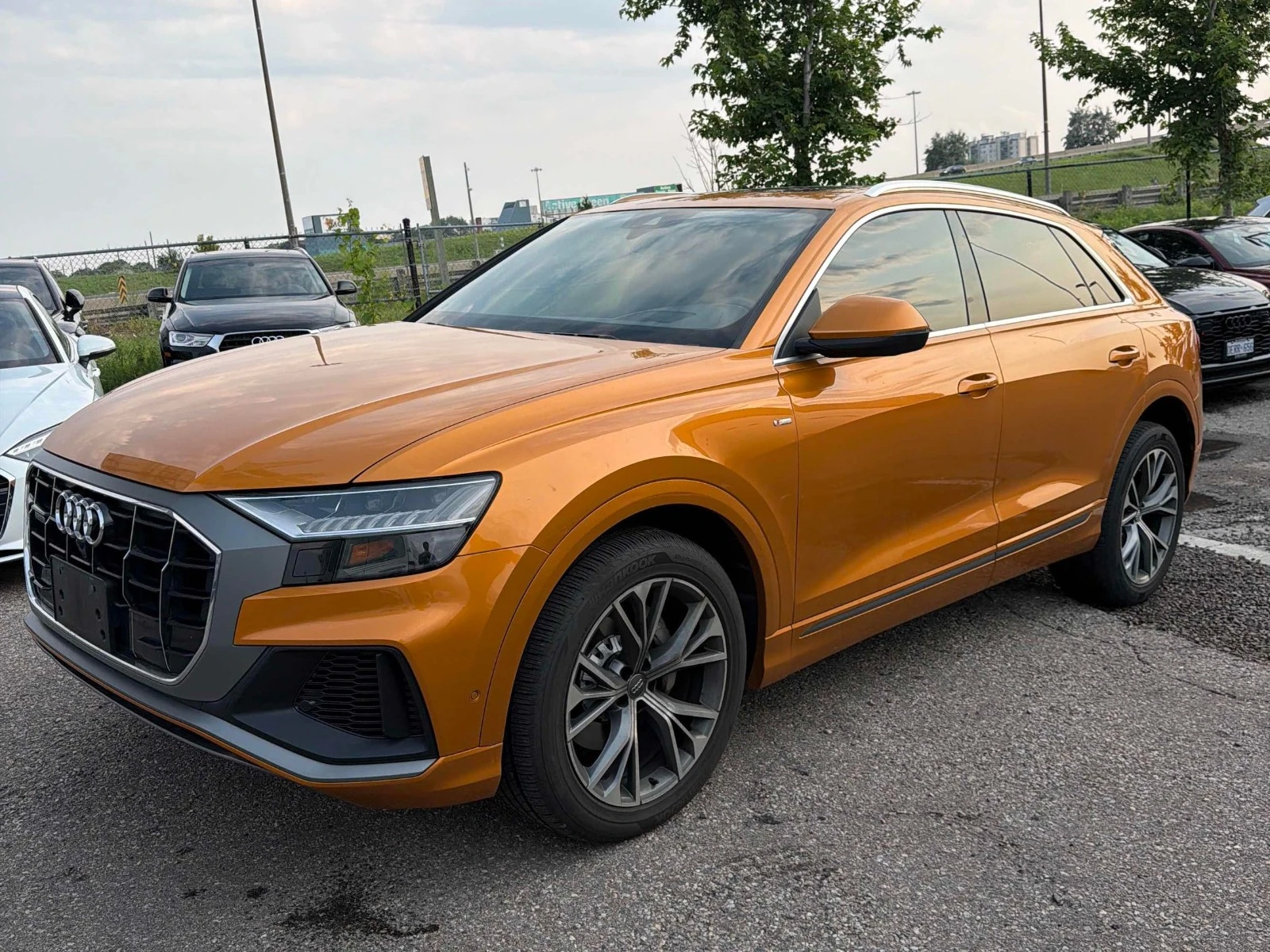 Audi Q8 TECHNIK* 360* ОБДУХ* PANO* HUD