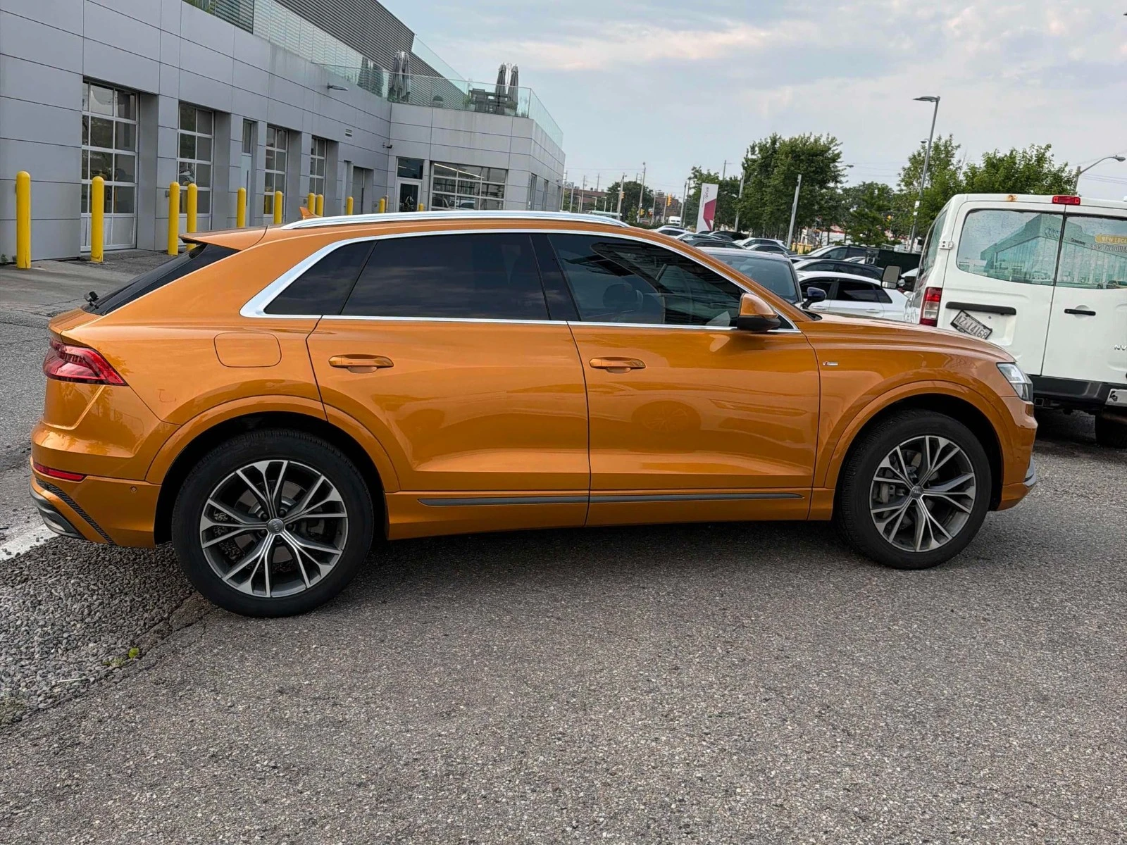 Audi Q8 TECHNIK* 360* ОБДУХ* PANO* HUD, снимка 3 - Автомобили и джипове - 55532973