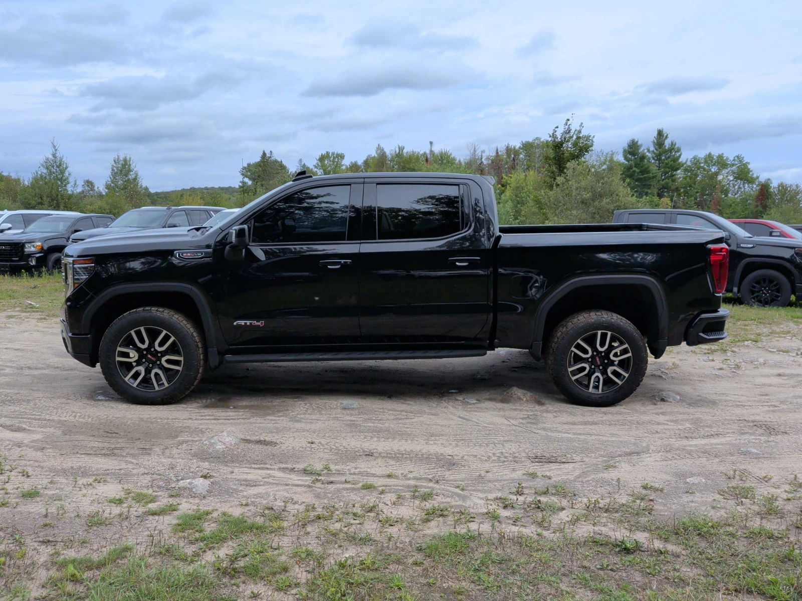 Gmc Sierra * AT4 * CARFAX * ОПЦИЯ ЗА ФИНАНСИРАНЕ , снимка 2 - Автомобили и джипове - 55940441