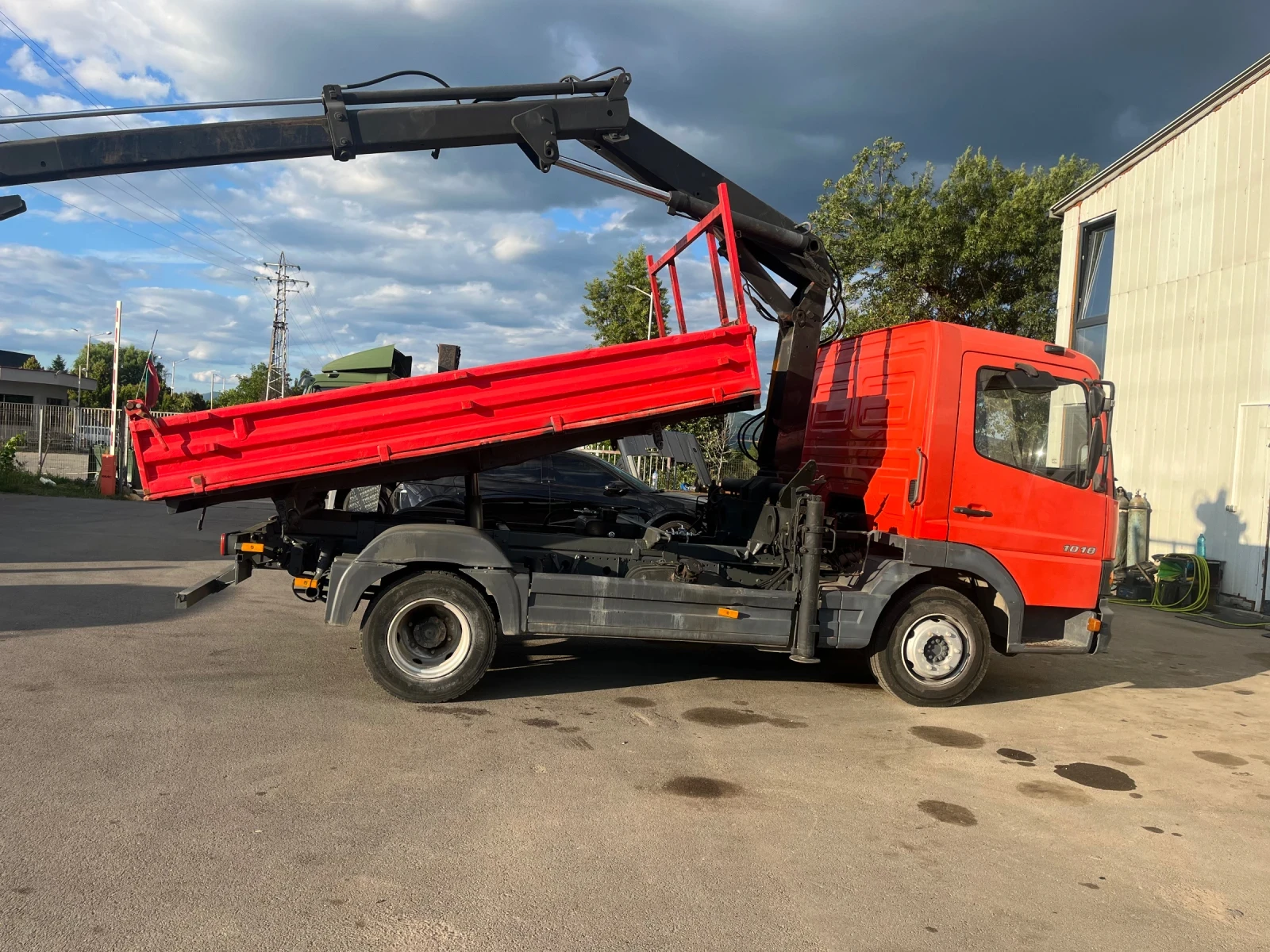 Mercedes-Benz 1018 Самосвал кран, снимка 4 - Камиони - 55590426