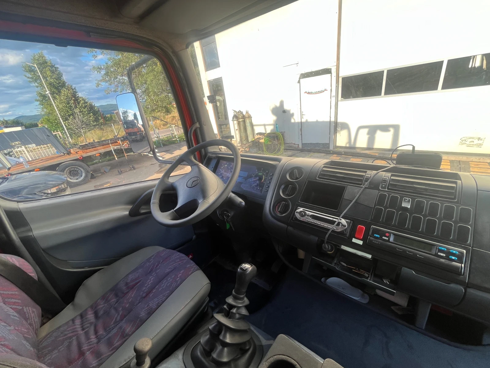 Mercedes-Benz 1018 Самосвал кран, снимка 13 - Камиони - 55590426