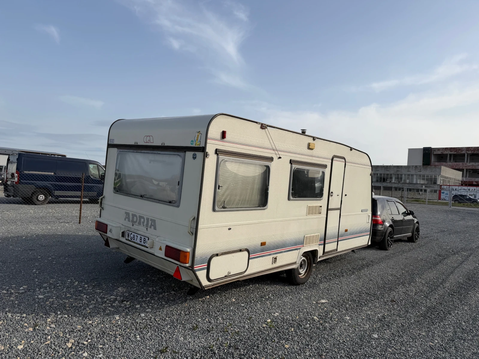 Каравана Adria, снимка 3 - Каравани и кемпери - 54197115