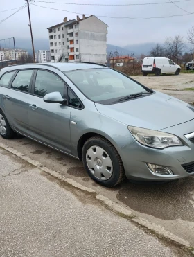 Opel Astra Sports Tourer, снимка 1