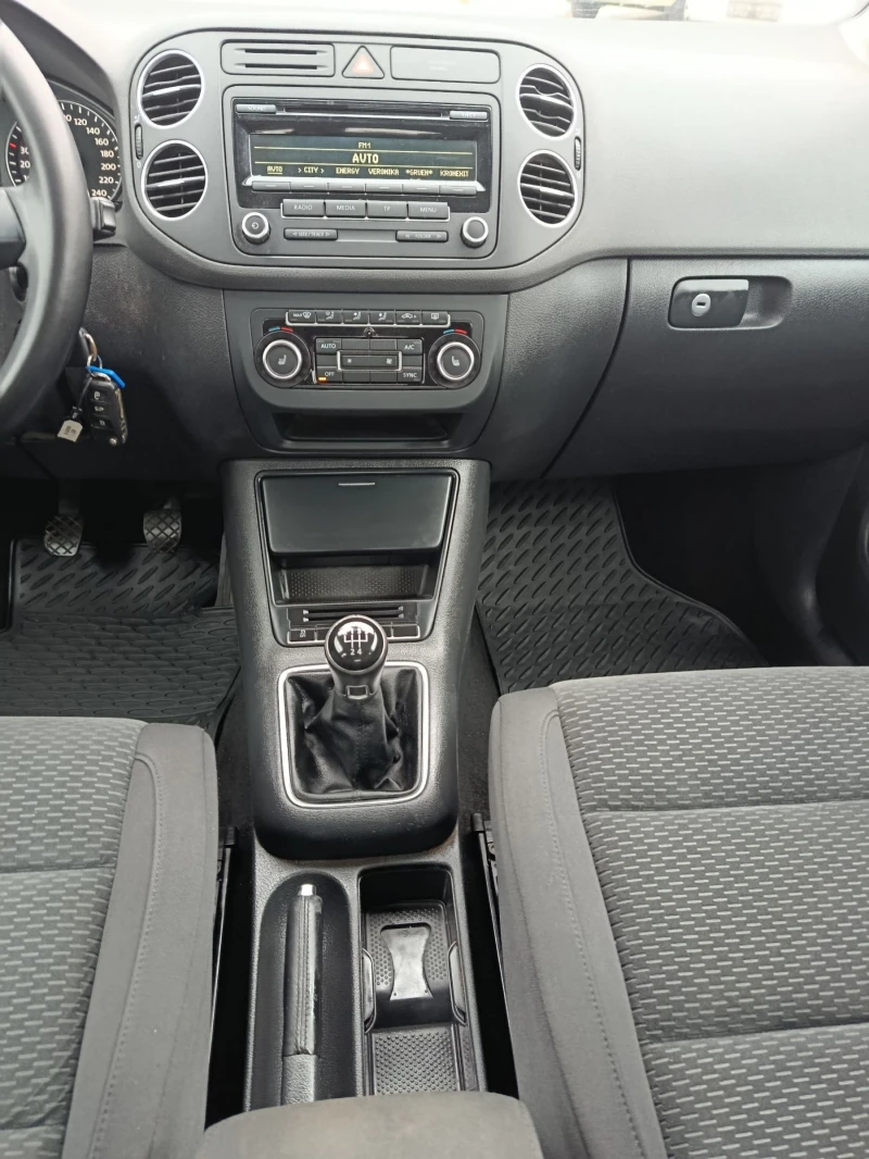 VW Golf Plus 2012г , снимка 16 - Автомобили и джипове - 52311105