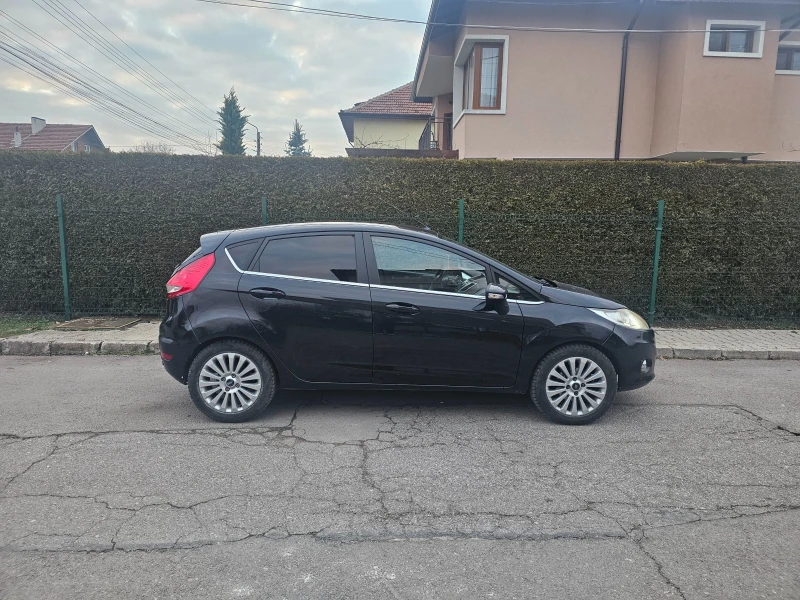 Ford Fiesta Газ-инж-Гаражна, снимка 7 - Автомобили и джипове - 52920071