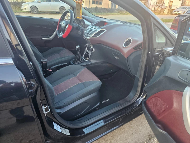 Ford Fiesta Газ-инж-Гаражна, снимка 12 - Автомобили и джипове - 52920071