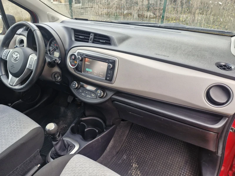 Toyota Yaris 1.0 , снимка 12 - Автомобили и джипове - 53486155
