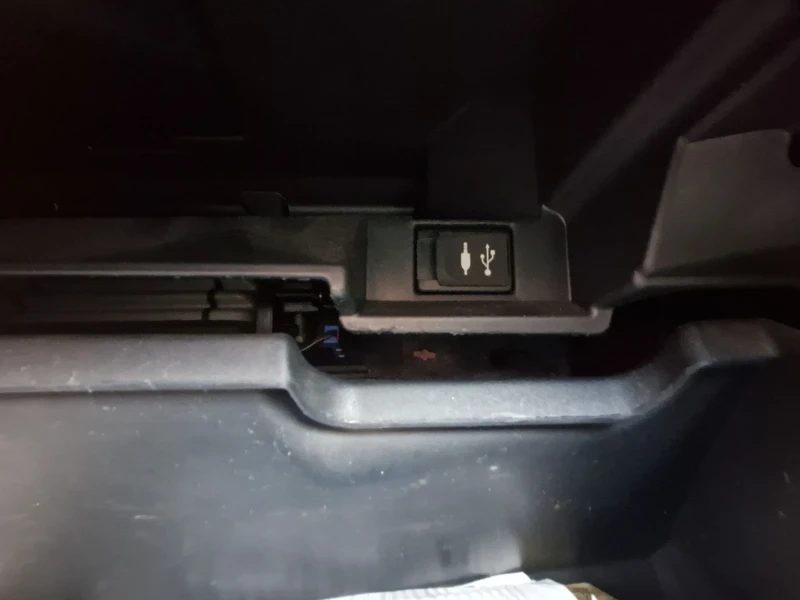 Toyota Yaris 1.0 , снимка 9 - Автомобили и джипове - 53486155